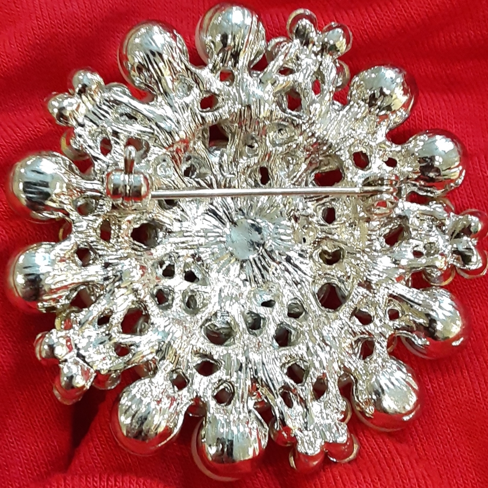 Rhinestone/Pearl Brooch/Pin - Picture 5 of 5